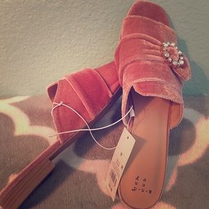 Crushed velvet slides, size 10 women’s